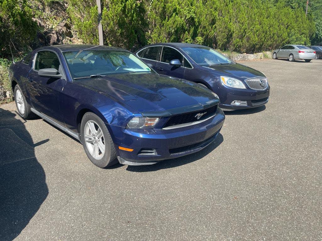 2010 Ford Mustang V6 Premium Coupe RWD