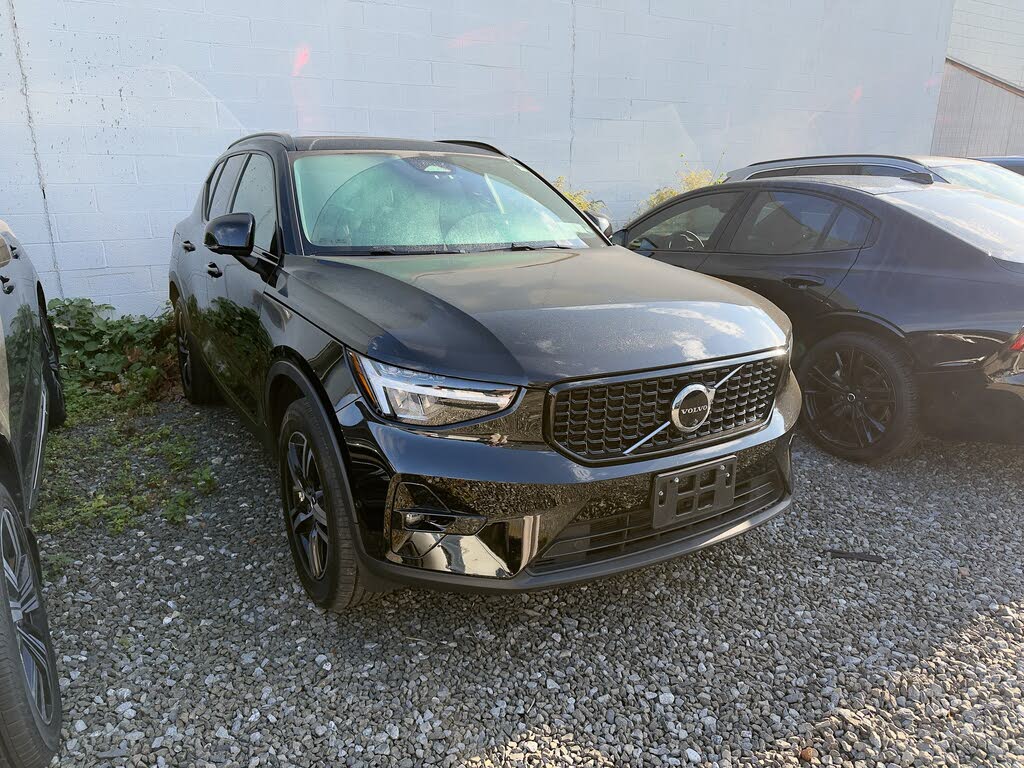 2023 Volvo XC40 B5 Plus Dark Theme AWD