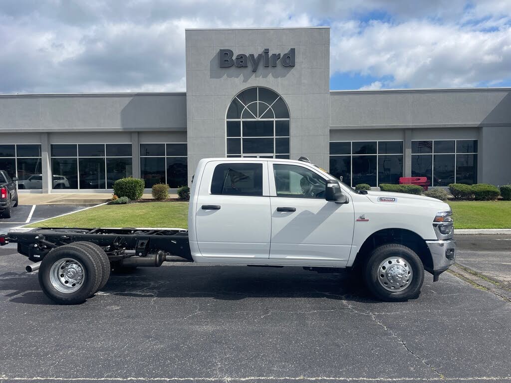 2026 RAM 3500 Chassis Big Horn Crew Cab LB DRW 4WD