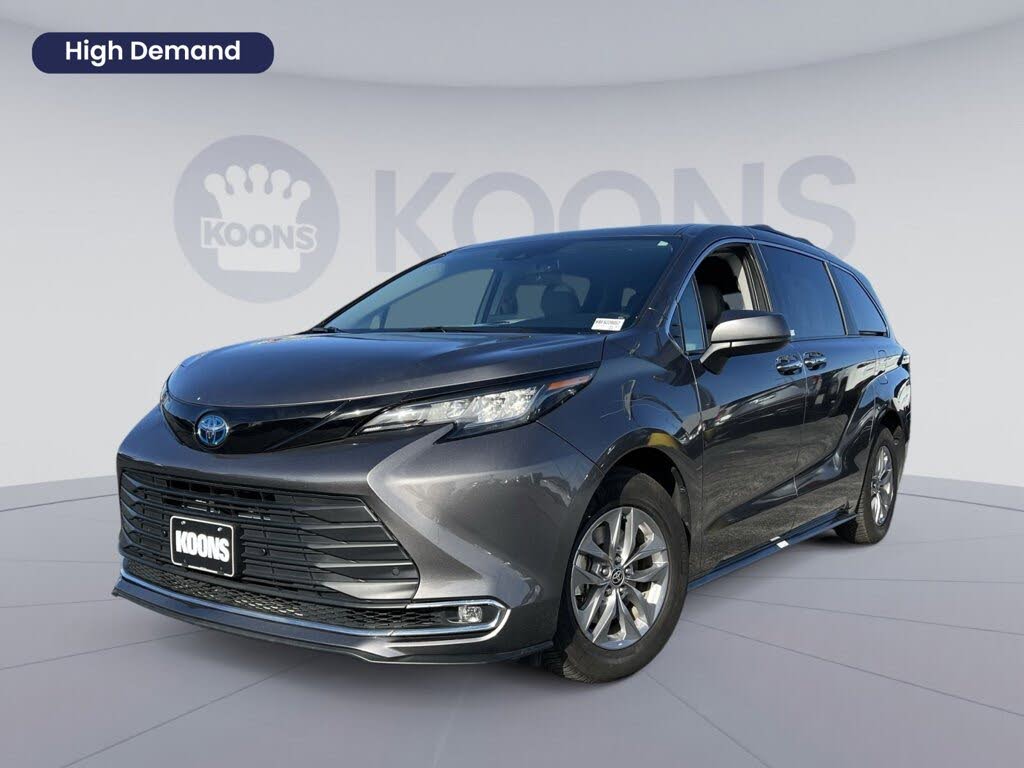 2022 Toyota Sienna XLE 7-Passenger FWD