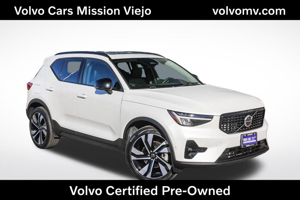 2025 Volvo XC40 B5 Plus Dark Theme AWD