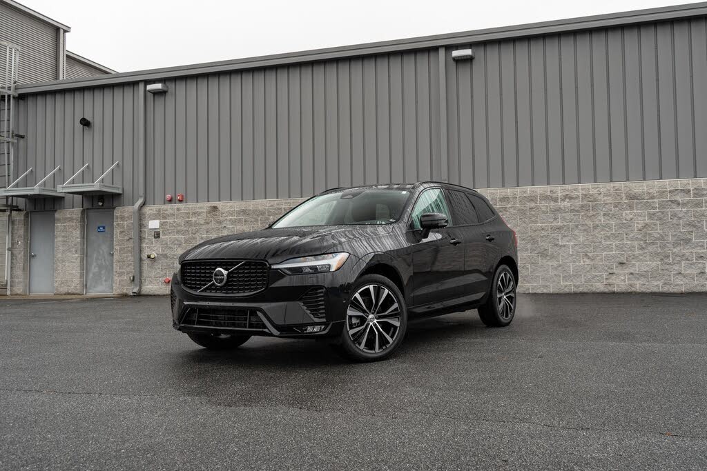 2023 Volvo XC60 B5 Plus Dark Theme FWD