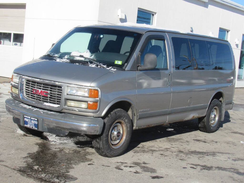 2002 GMC Savana 3500 Passenger Van