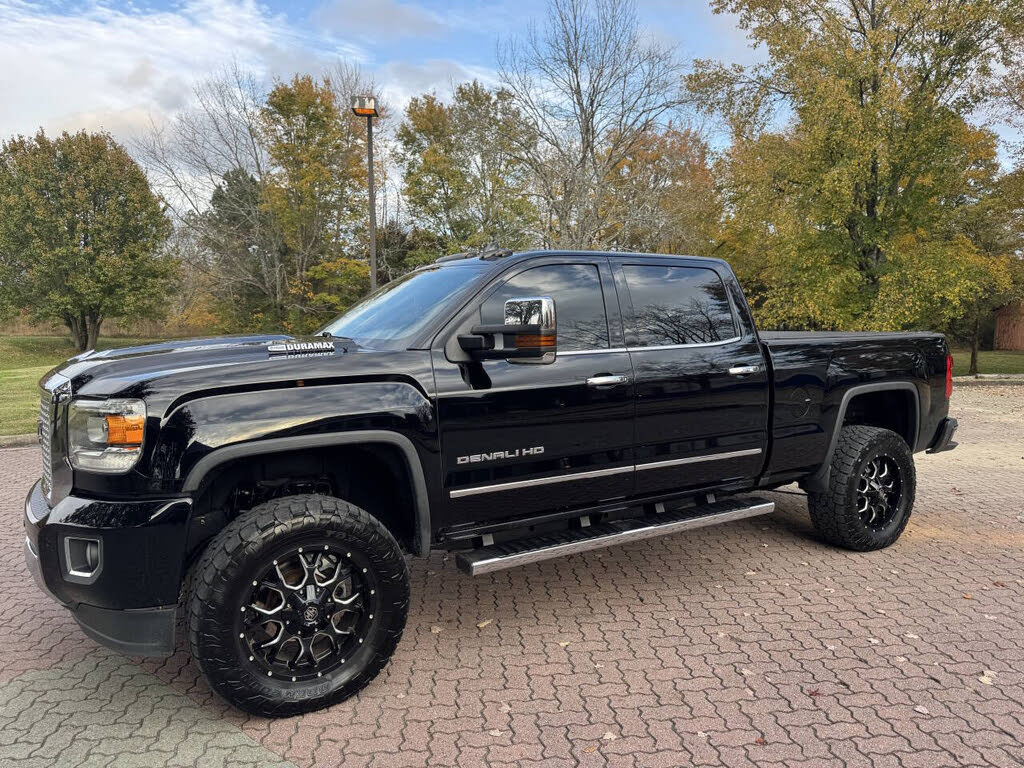 2017 GMC Sierra 3500HD Denali Crew Cab SB 4WD