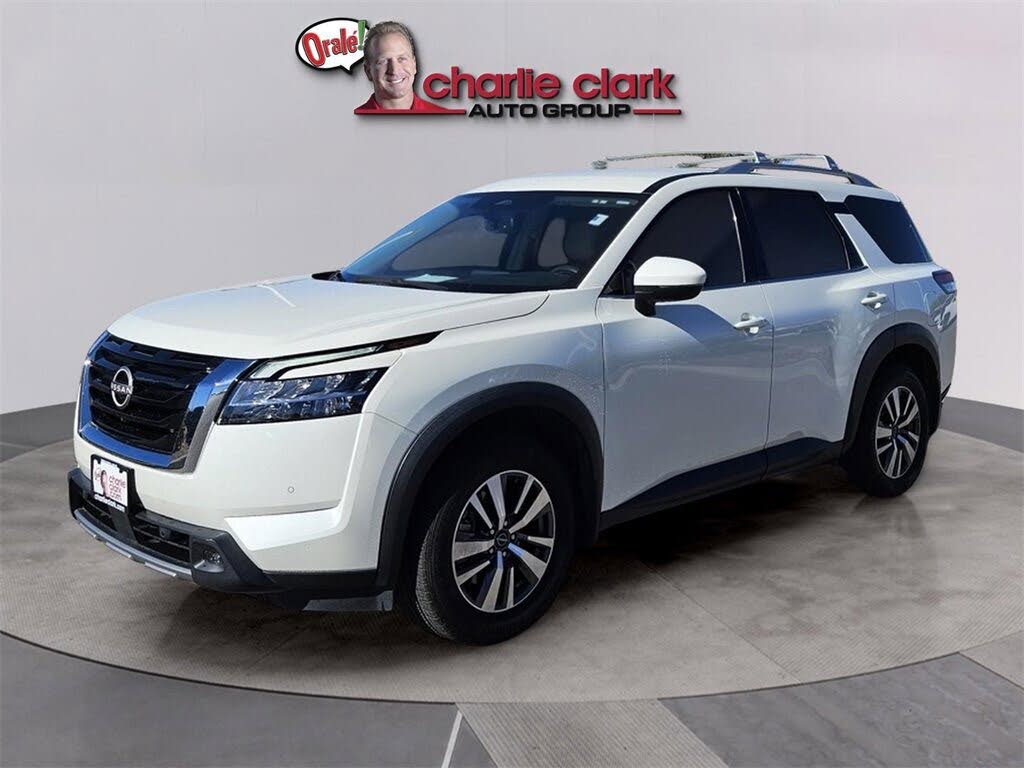 2022 Nissan Pathfinder SL FWD