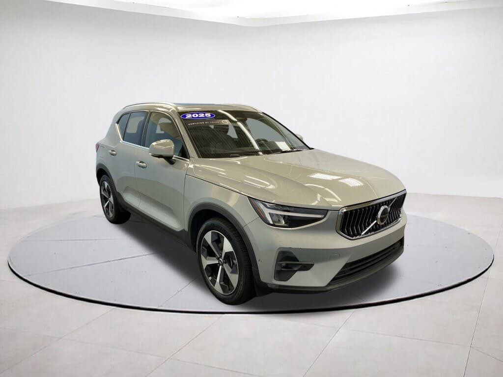 2025 Volvo XC40 B5 Plus Bright Theme AWD