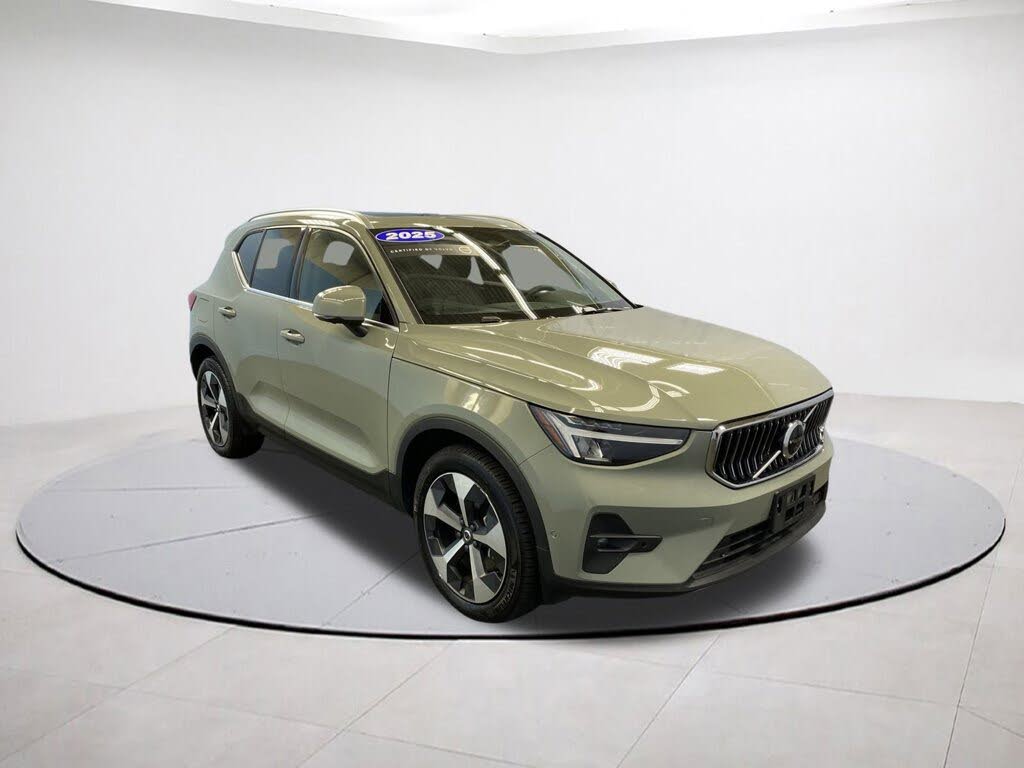 2025 Volvo XC40 B5 Plus Bright Theme AWD