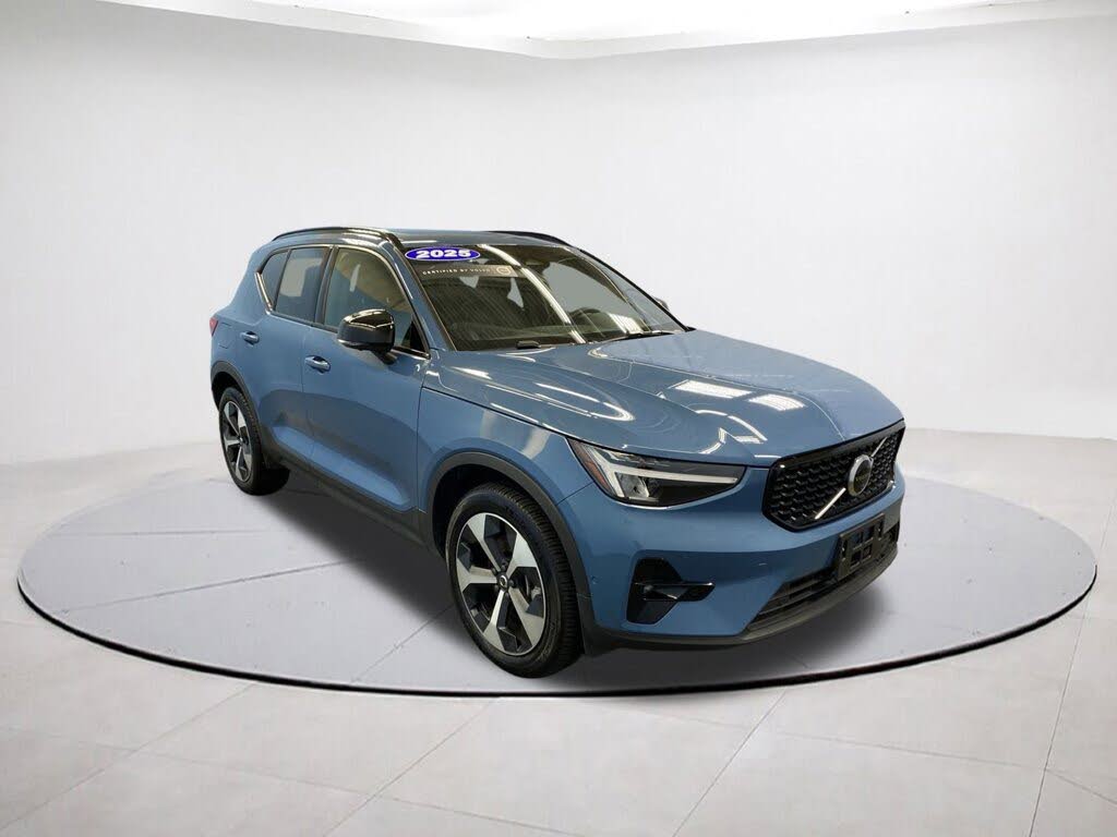 2025 Volvo XC40 B5 Plus Dark Theme AWD