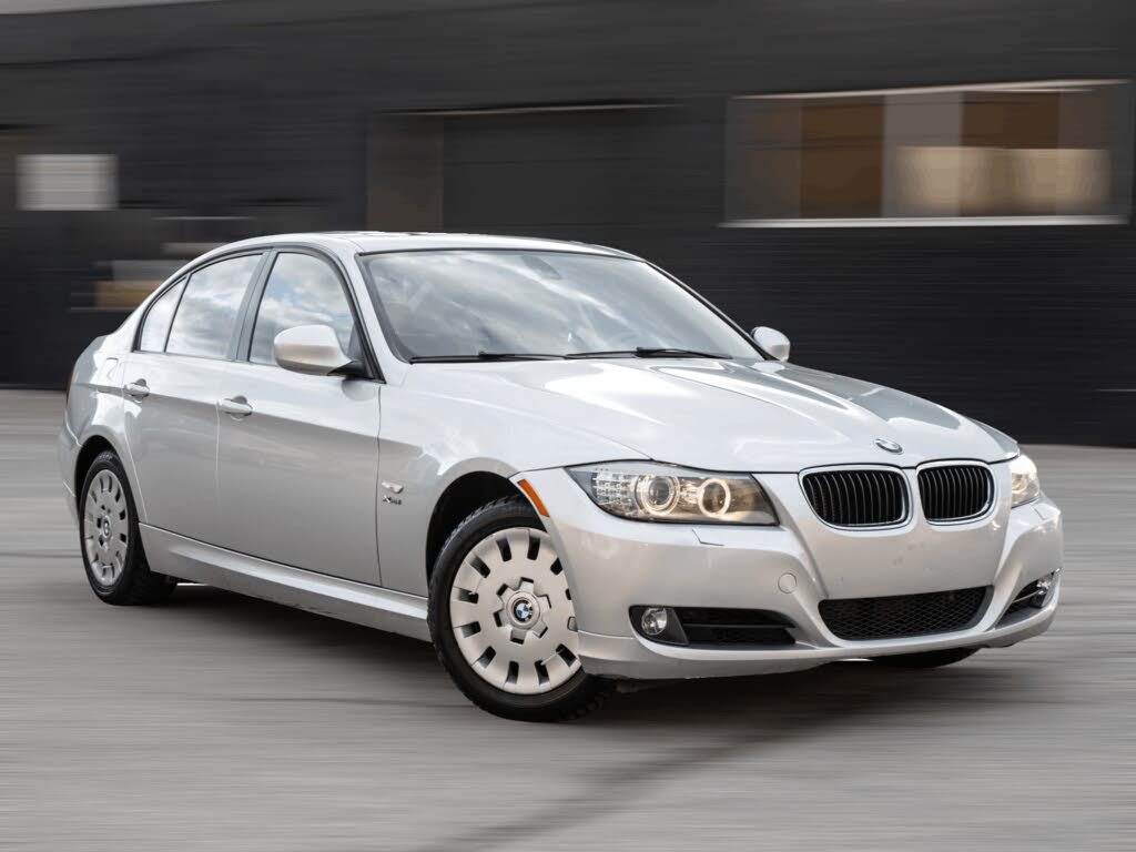 BMW 3 Series 328i xDrive Sedan AWD 2011