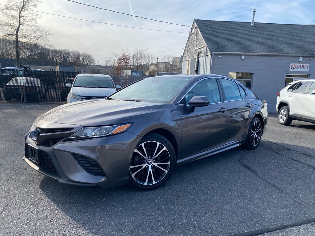 2019 Toyota Camry SE FWD