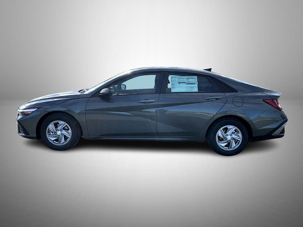 2026 Hyundai Elantra SE FWD