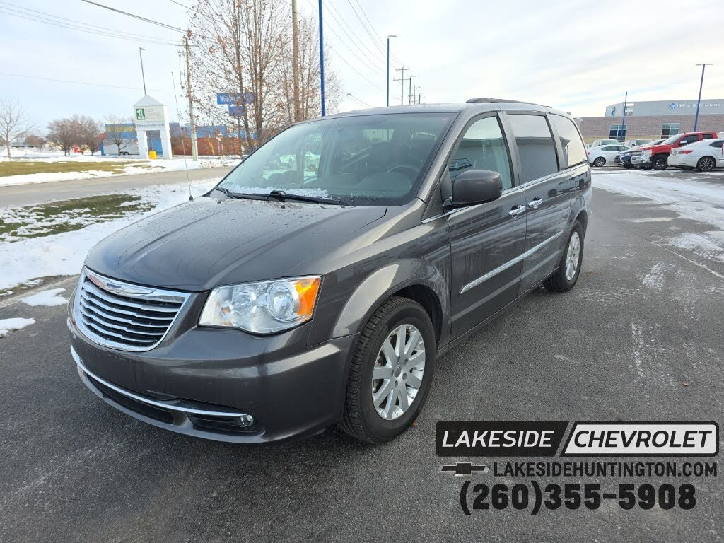 2015 Chrysler Town & Country Touring FWD