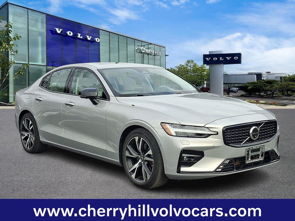 2023 Volvo S60 B5 Plus Dark Theme FWD