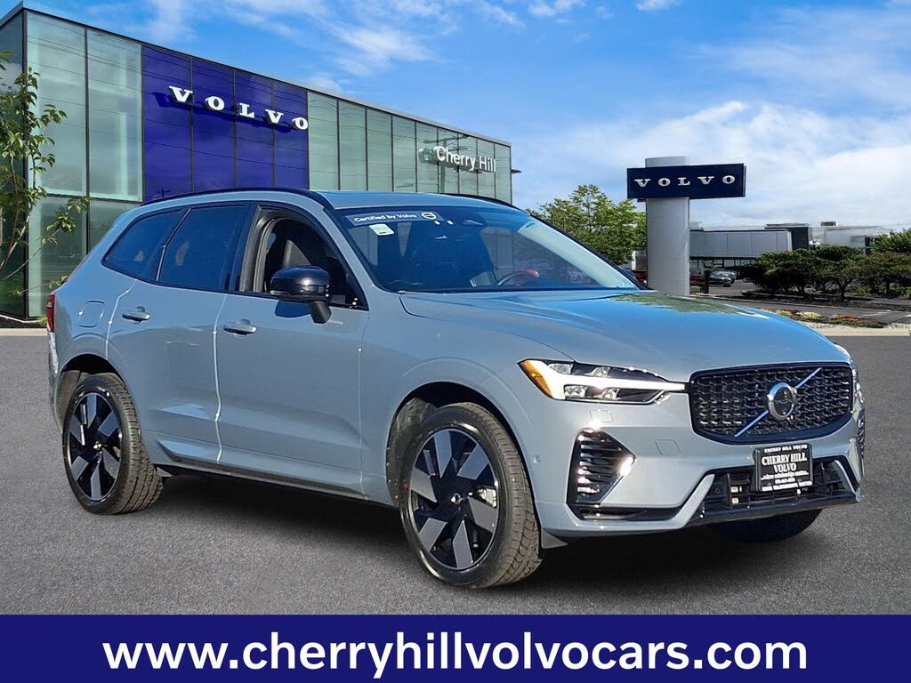 2024 Volvo XC60 Recharge T8 Plus Dark Theme eAWD