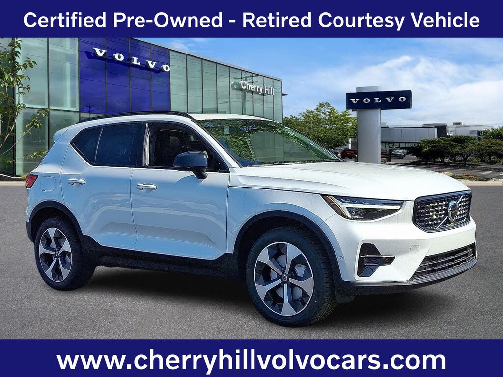 2025 Volvo XC40 B5 Plus Dark Theme AWD