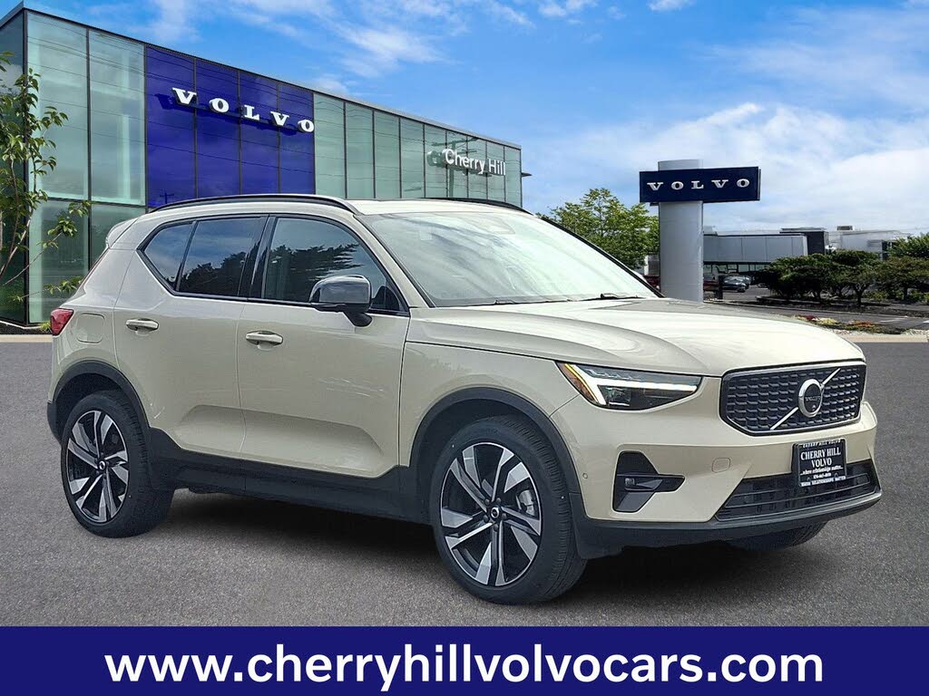 2025 Volvo XC40 B5 Ultra Dark Theme AWD