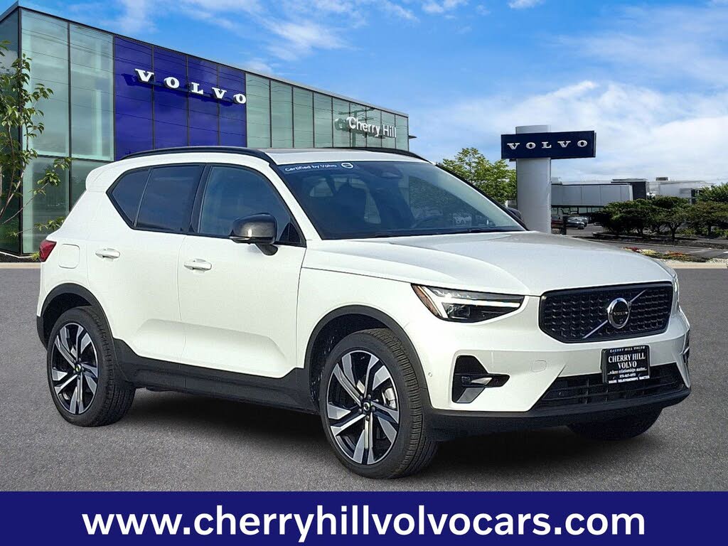 2025 Volvo XC40 B5 Plus Dark Theme AWD