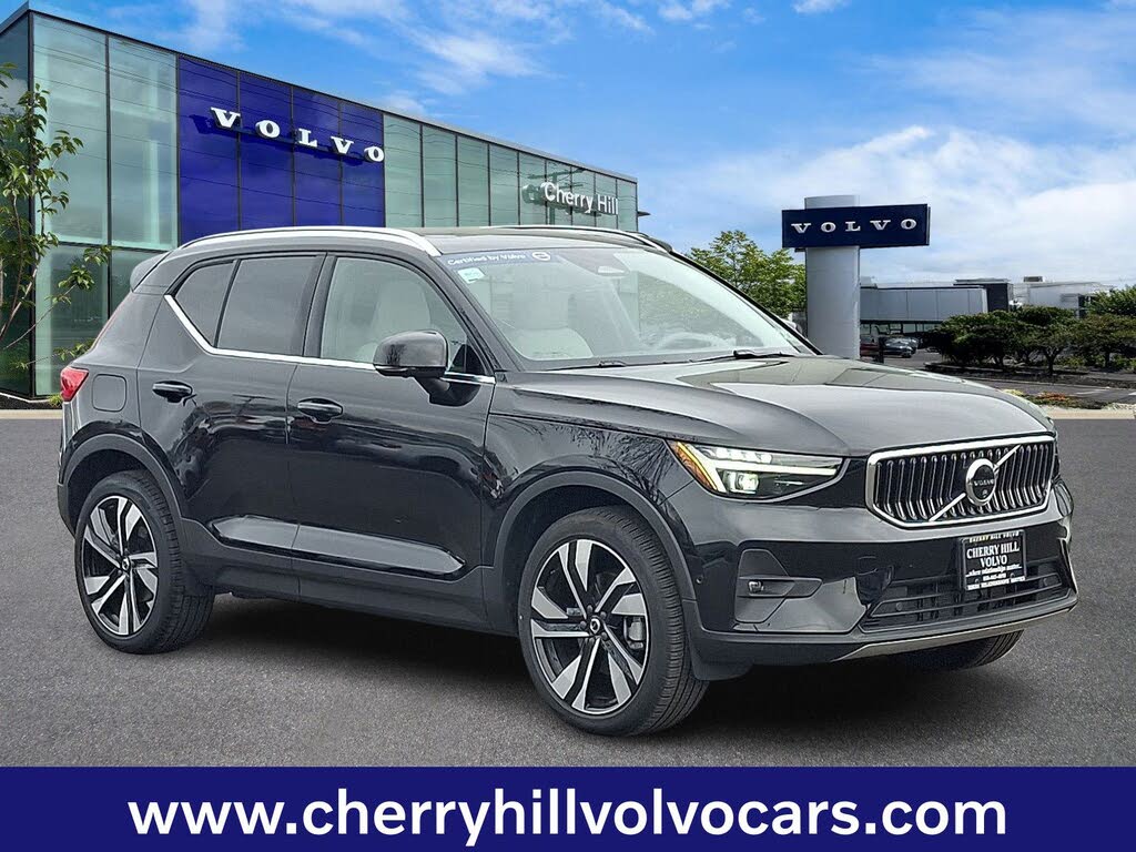 2025 Volvo XC40 B5 Ultra Bright Theme AWD