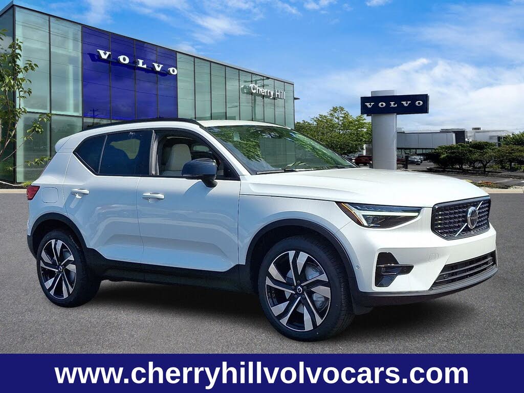 2025 Volvo XC40 B5 Ultra Dark Theme AWD