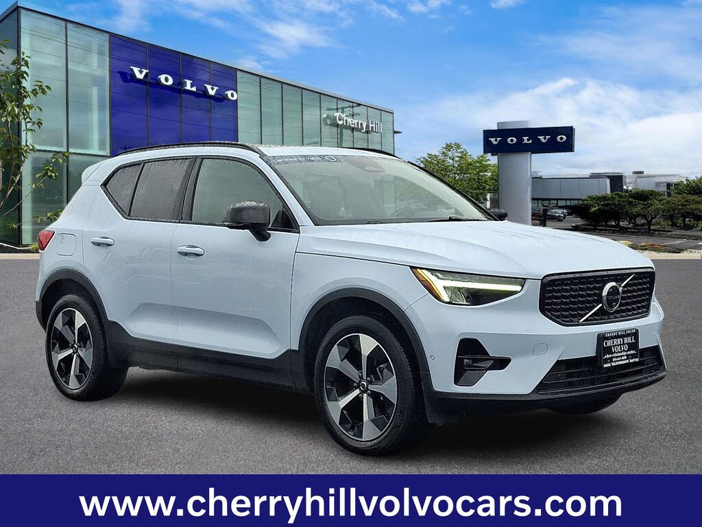 2025 Volvo XC40 B5 Plus Dark Theme AWD