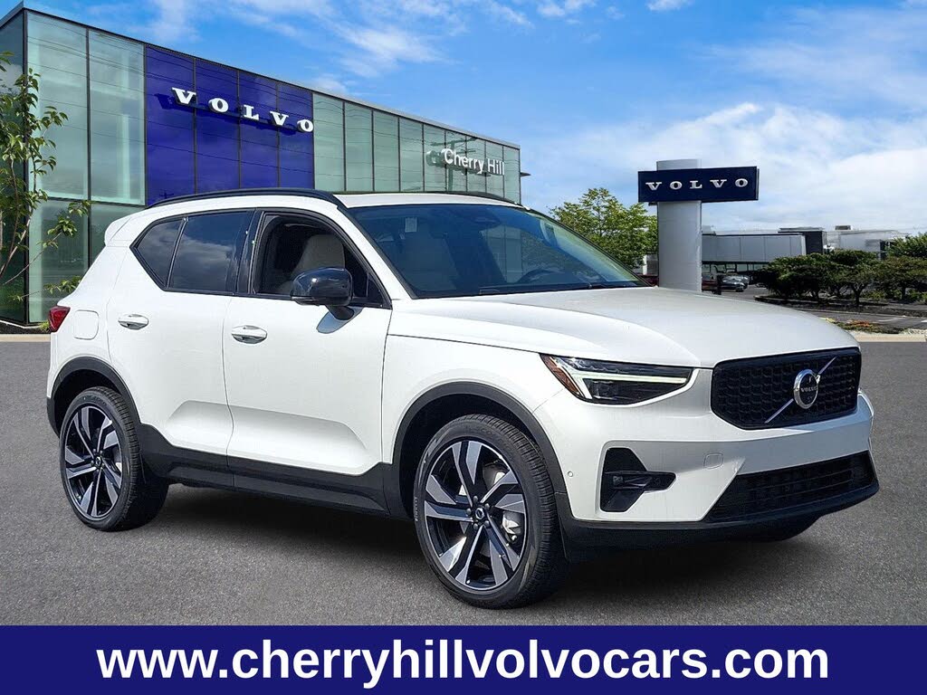 2025 Volvo XC40 B5 Ultra Dark Theme AWD