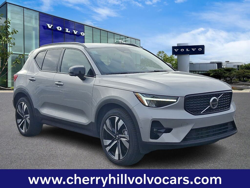 2025 Volvo XC40 B5 Plus Dark Theme AWD