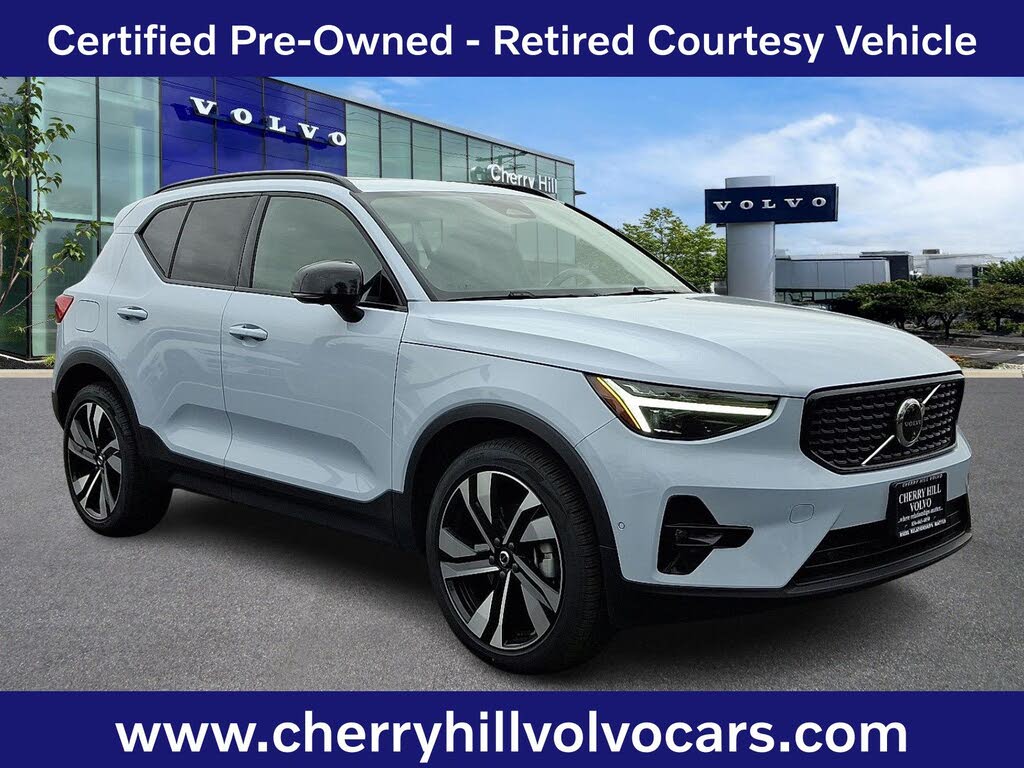 2025 Volvo XC40 B5 Plus Dark Theme AWD