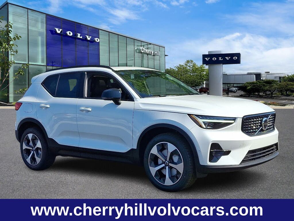 2025 Volvo XC40 B5 Plus Dark Theme AWD