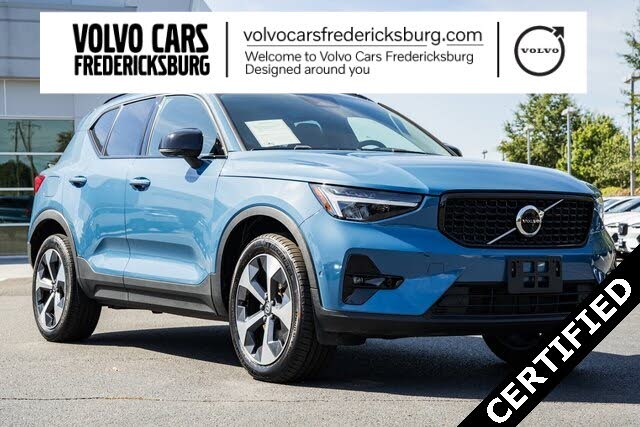 2023 Volvo XC40 B5 Plus Dark Theme AWD