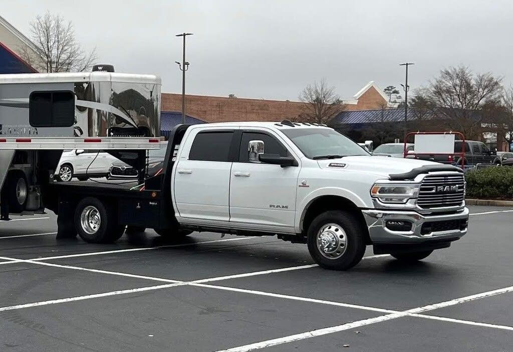 2022 RAM 3500 Chassis Laramie Crew Cab LB DRW 4WD