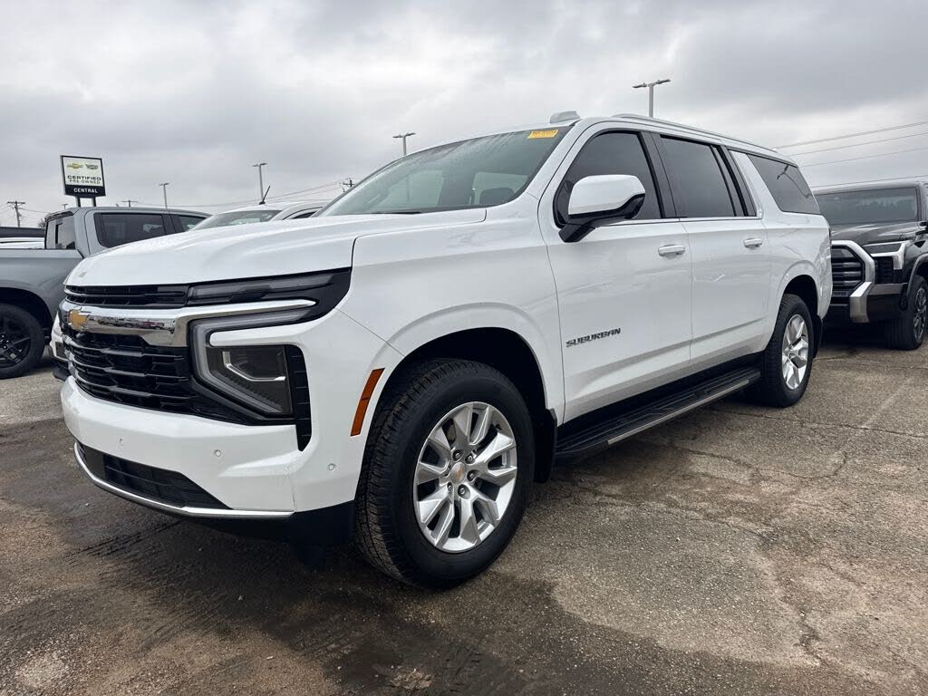 2025 Chevrolet Suburban LS 4WD