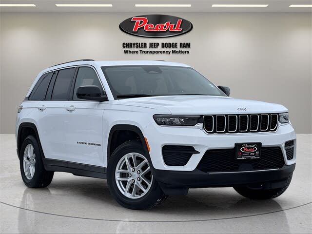 2023 Jeep Grand Cherokee Laredo 4WD