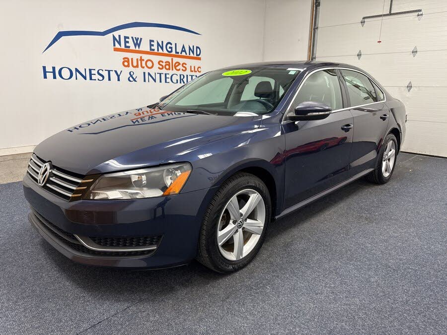 2012 Volkswagen Passat SE with Sunroof and Nav