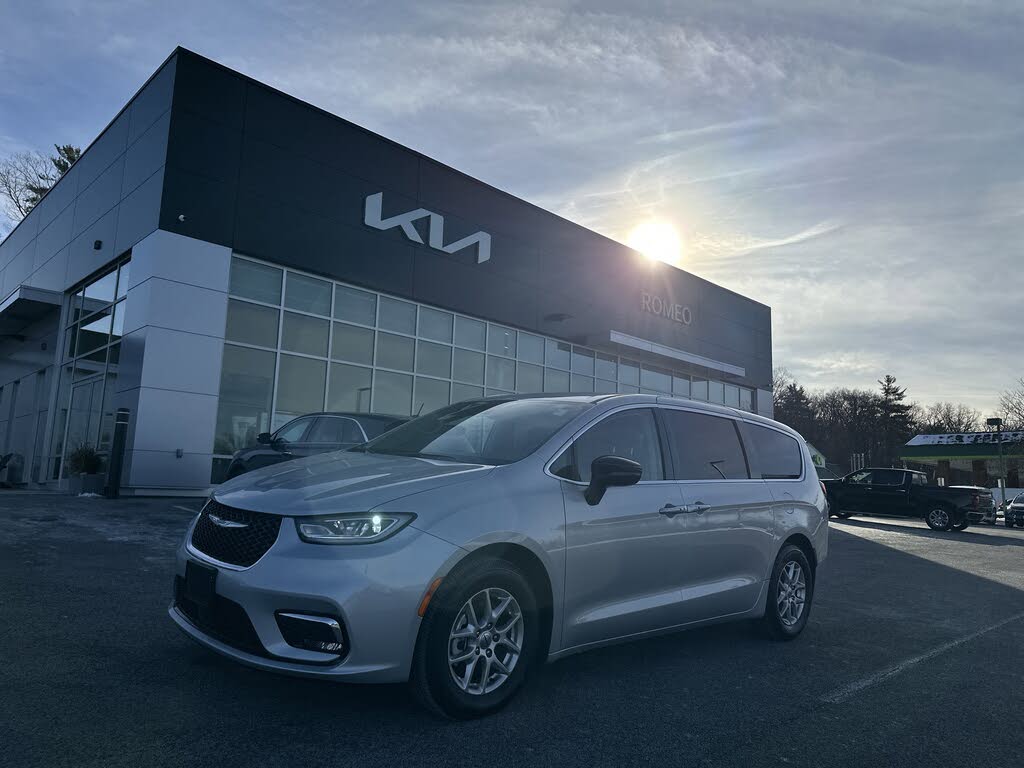 2024 Chrysler Pacifica Touring L FWD