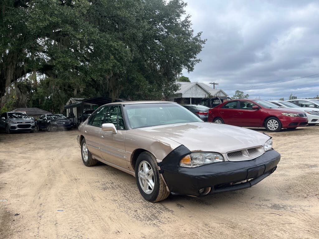 1999 Pontiac Bonneville 4 Dr SE Sedan