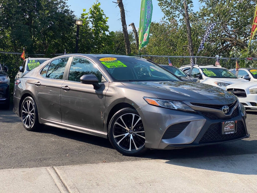 2020 Toyota Camry SE FWD