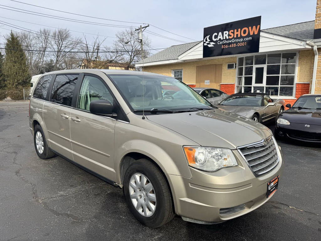 2009 Chrysler Town & Country LX FWD