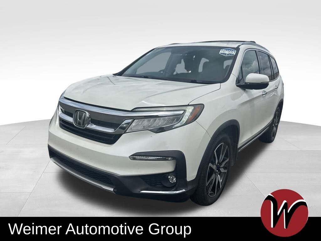 2019 Honda Pilot Touring AWD with Rear Captain's Chairs