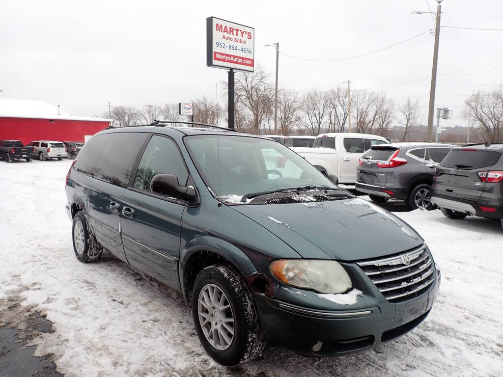 2005 Chrysler Town & Country Touring FWD
