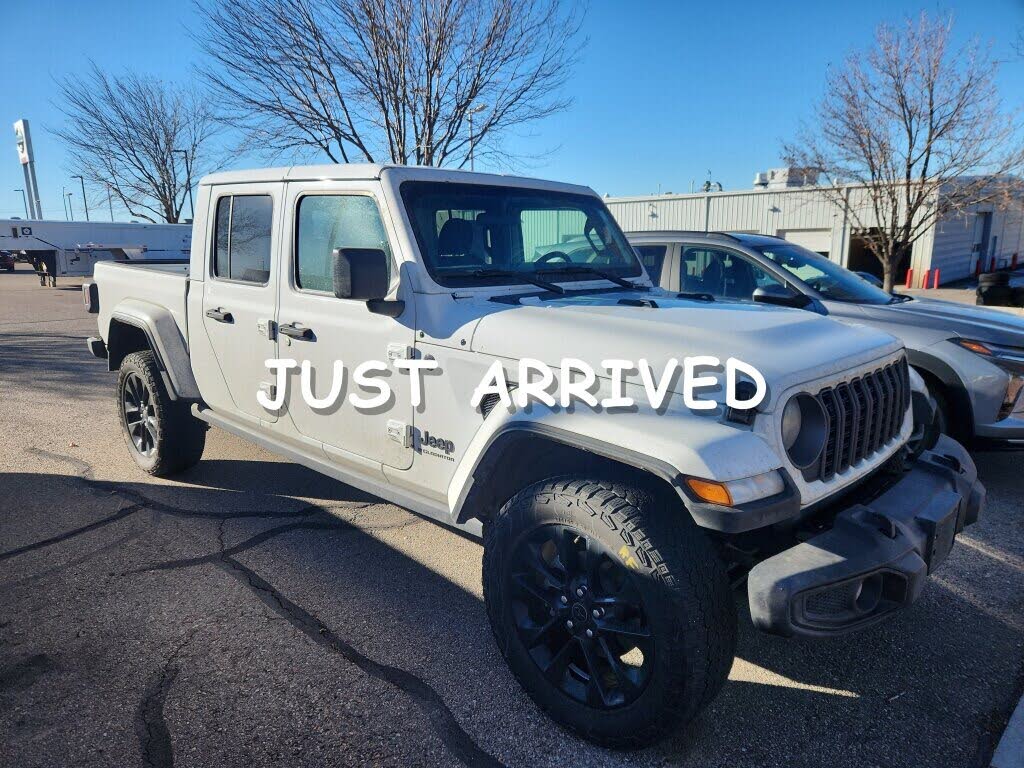 2025 Jeep Gladiator NightHawk Crew Cab 4WD