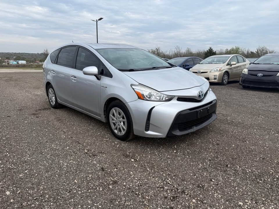 2017 Toyota Prius v Three FWD