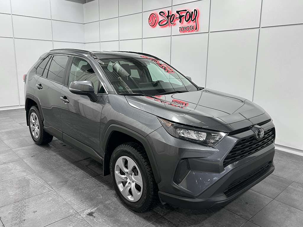 Toyota RAV4 LE AWD 2021