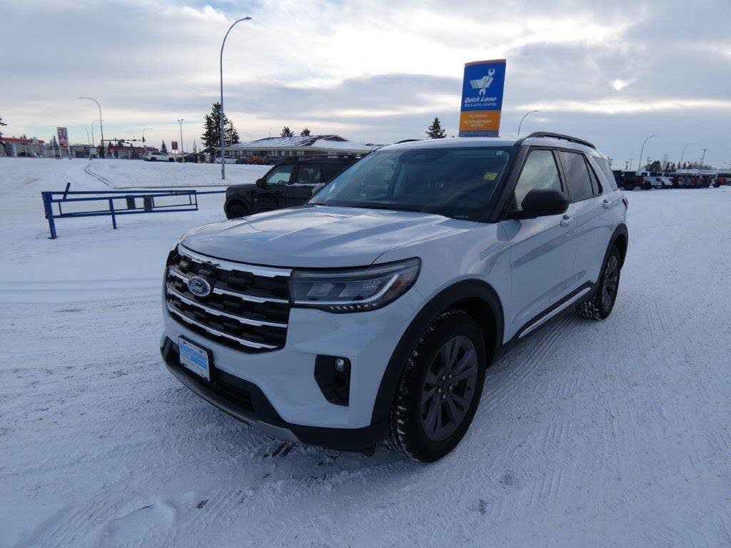 2025 Ford Explorer Active AWD