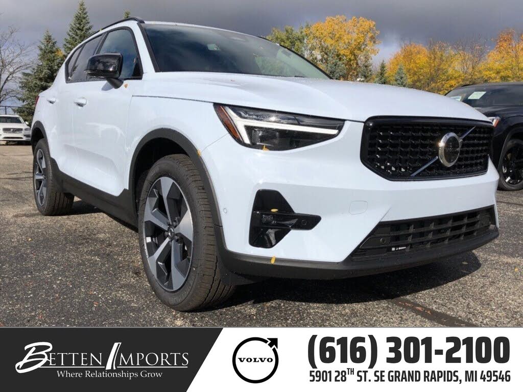 2026 Volvo XC40 B5 Plus AWD