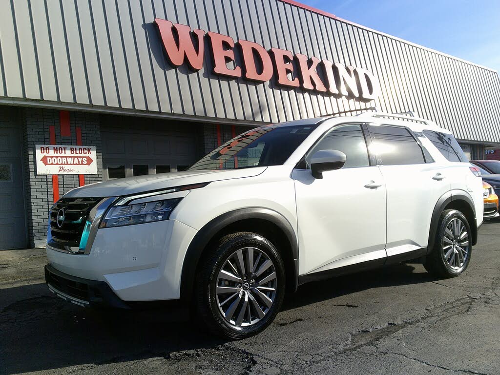 2023 Nissan Pathfinder SL 4WD