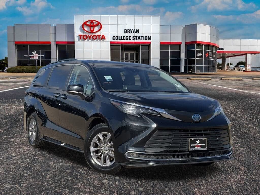 2024 Toyota Sienna XLE 8-Passenger FWD