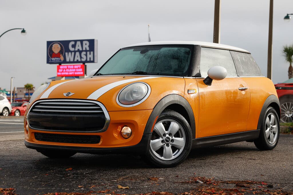 2015 MINI Cooper 2-Door Hatchback FWD