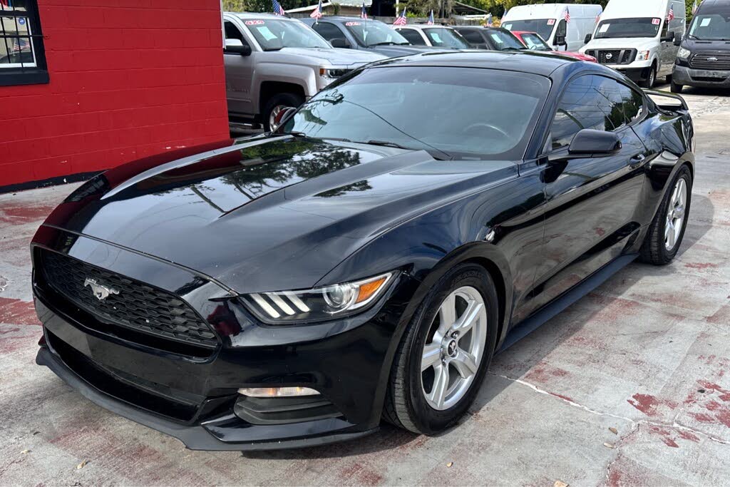 2017 Ford Mustang V6 Coupe RWD