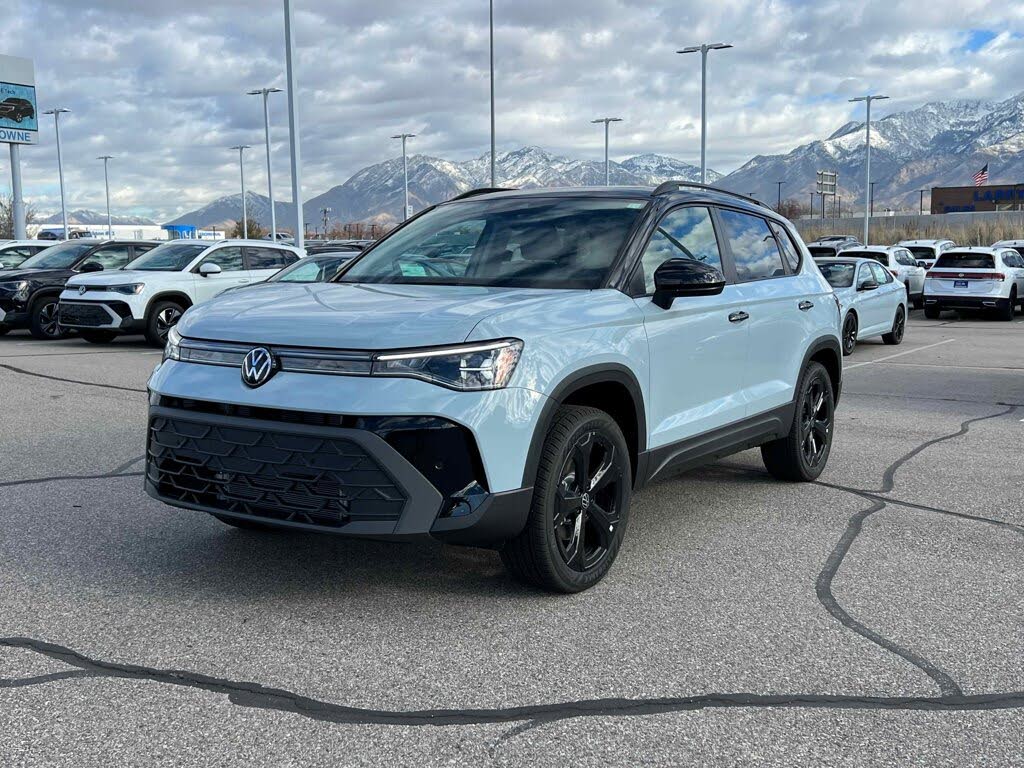 2026 Volkswagen Taos SE Black 4Motion