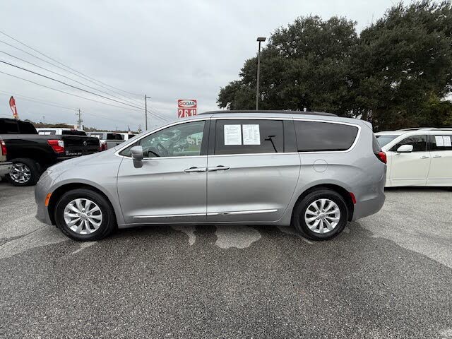 2017 Chrysler Pacifica Touring L FWD